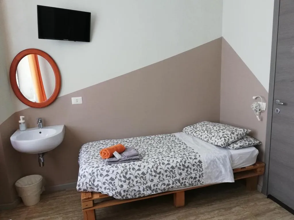 TWIN Shared external bathroom Room, Woodhouse Hotel, Milan