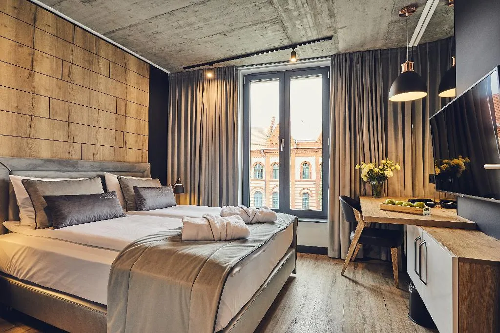 SUITE CAPACITY 3 Room, The Bridge Suites, Krakow
