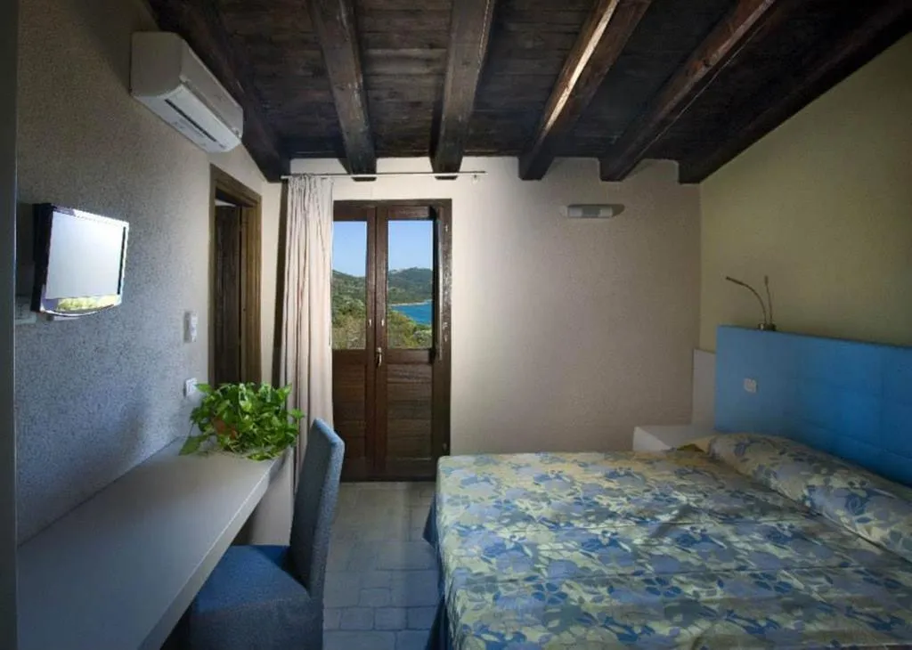 Double or Twin SUPERIOR LAKE VIEW Room, Liscia Country Relais, Olbia