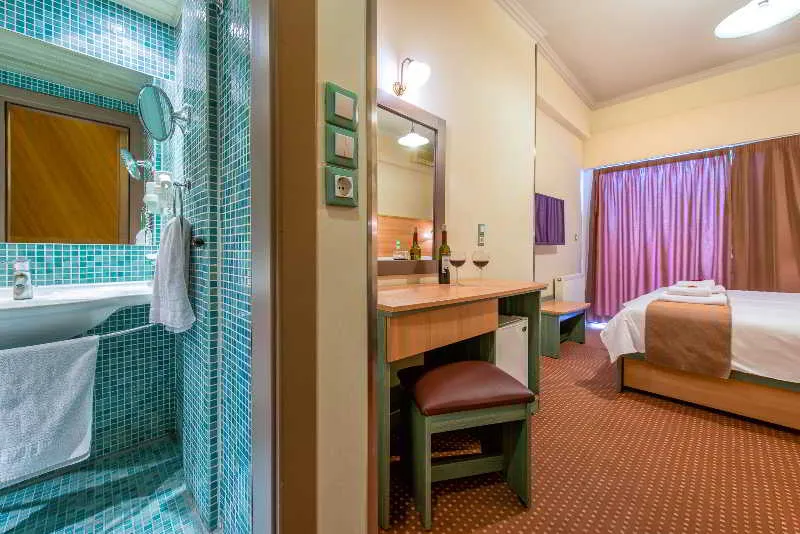 Room, Phoenix, Zante