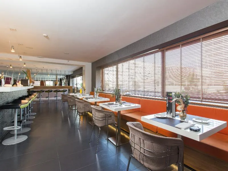 Restaurant, Moxy Barcelona, Barcelona