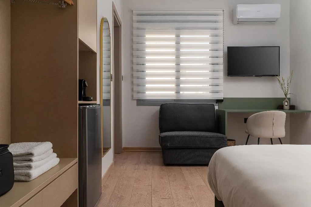 TRIPLE DELUXE Room, Phalerus Suites, Athens