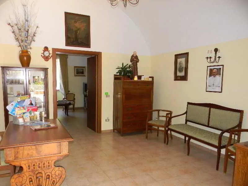 Lobby, Oasi Madre Della Pace, Naples