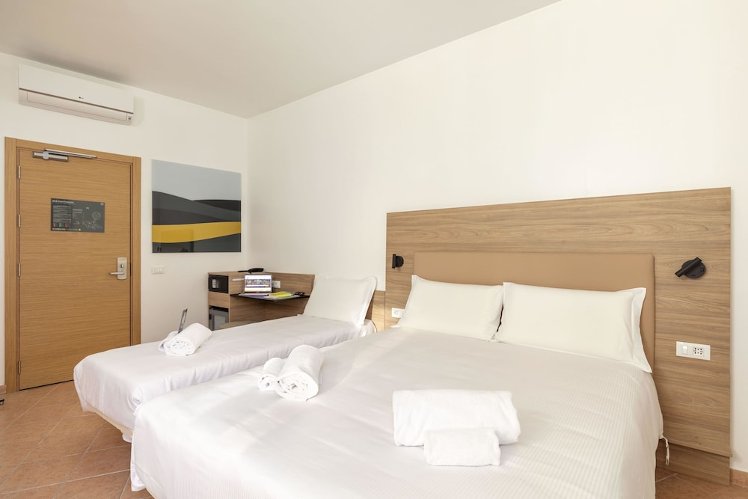 B B Hotel Pomezia Roma, Rome
