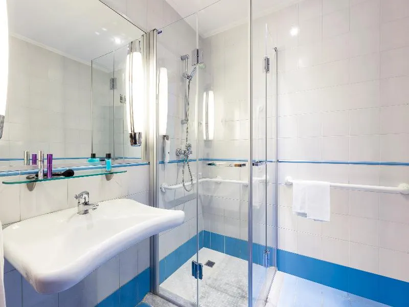 TRIPLE STANDARD Room, Ibis Styles Napoli Garibaldi, Naples