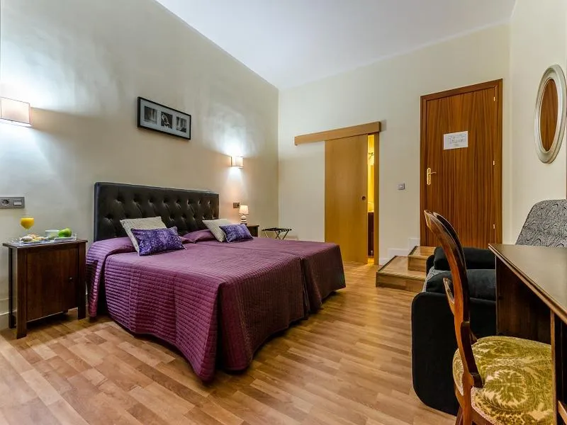 Double or Twin SUPERIOR Room, Victoria Palace, Barcelona