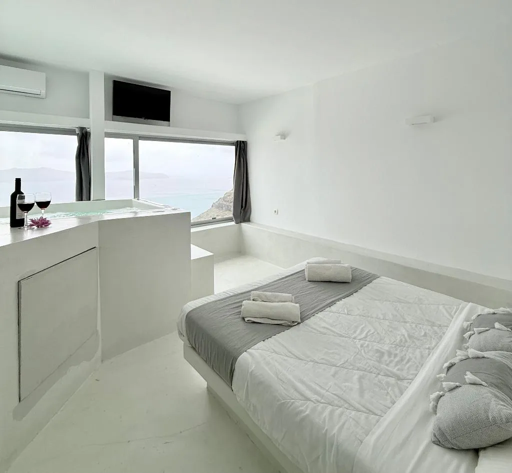 DOUBLE DELUXE Room, Caldera's Bliss Suites, Santorini