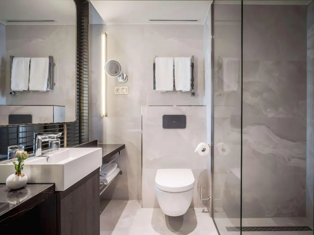 DOUBLE WITH TERRACE Room, Anantara Grand Hotel Krasnapolsky Amsterdam, Amsterdam
