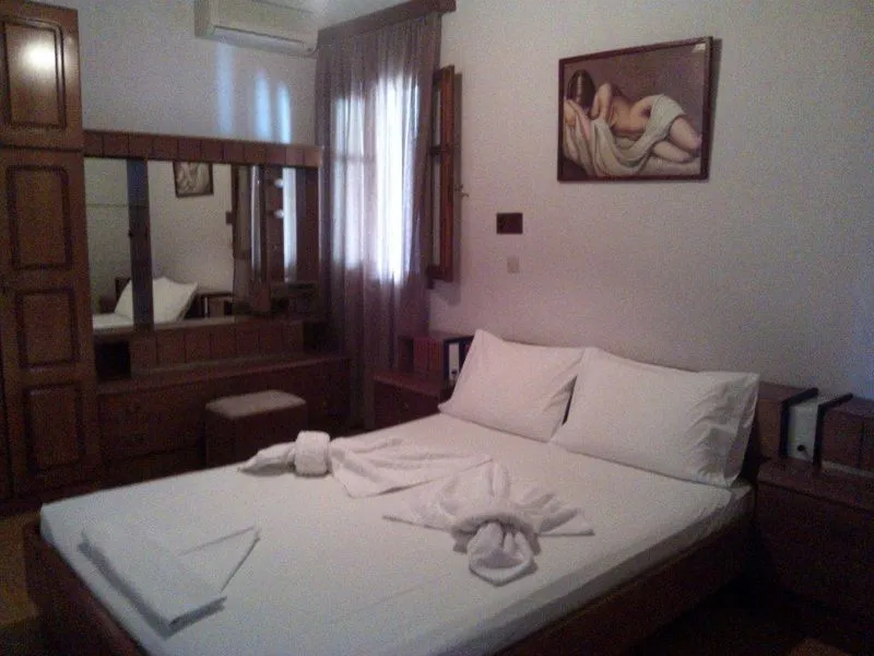 Room, Smaragda, Samos