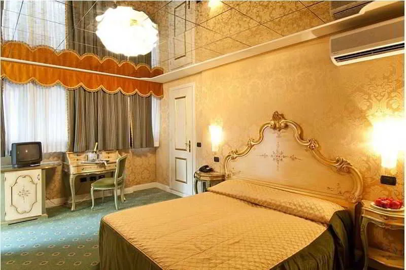 Room, Hotel Belle Epoque, Venice
