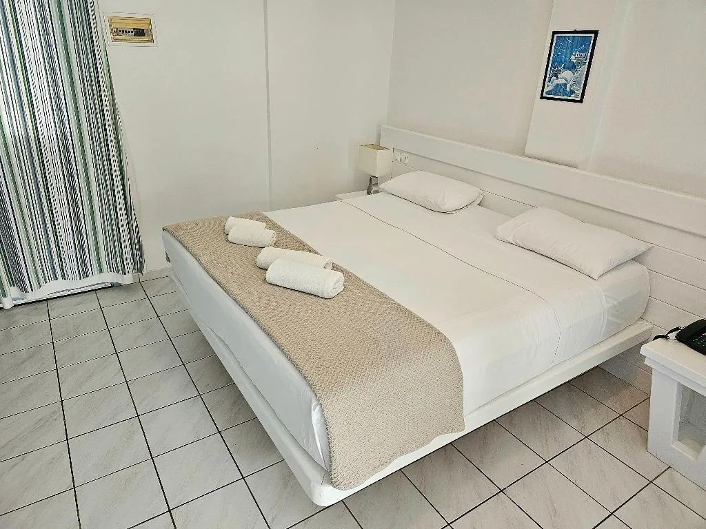 STUDIO CAPACITY 3 Room, Meltemi Village, Santorini