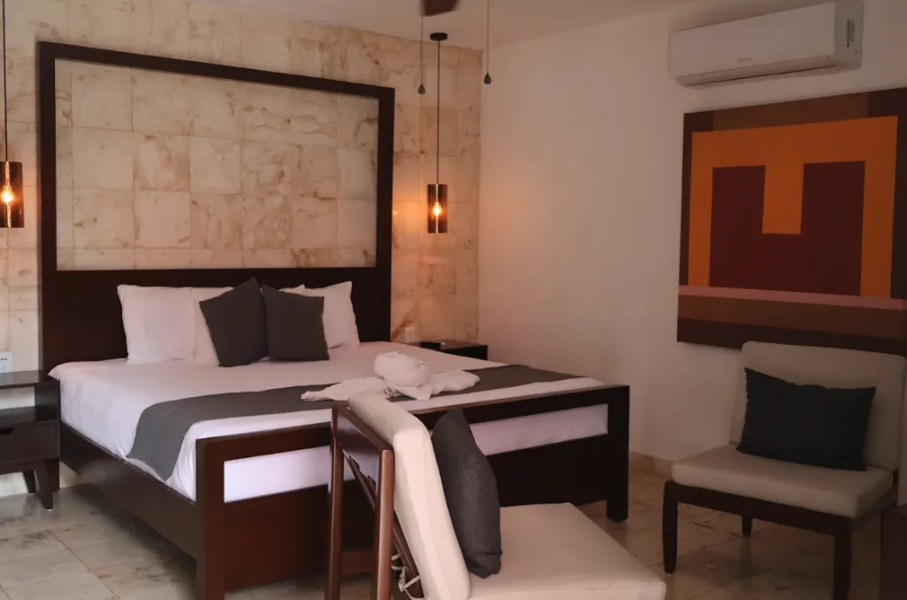 JUNIOR SUITE DELUXE ONE BED Room, La Aurora Hotel Colonial, Cancun Area