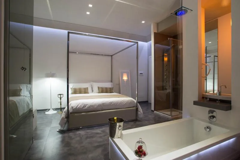 Room, Santa Brigida, Naples