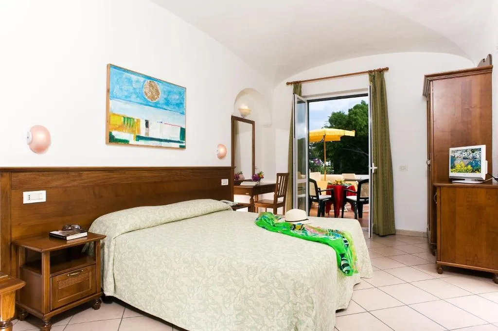FAMILY ROOM STANDARD Room, Villa Angela Terme, Naples