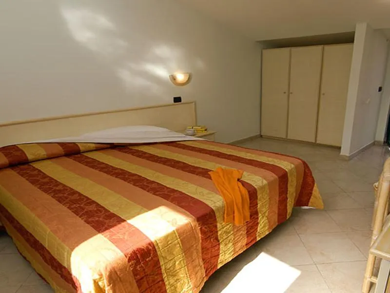 Room, Eden, Naples
