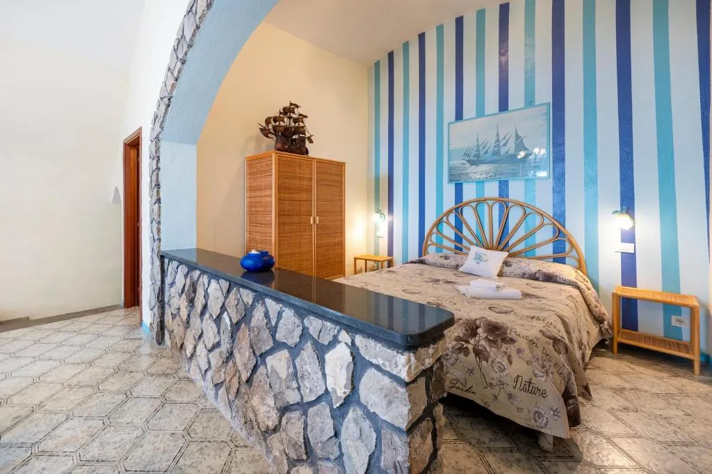 APARTMENT STANDARD Room, Marina del Cantone Chalet, Naples