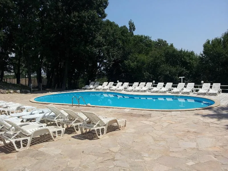 Pool, Zarya, Varna