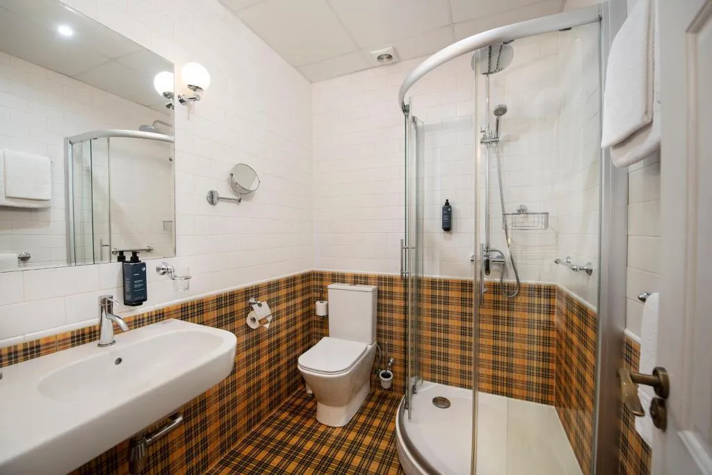 QUADRUPLE STANDARD Room, Hestia Hotel Radi un Draugi, Riga