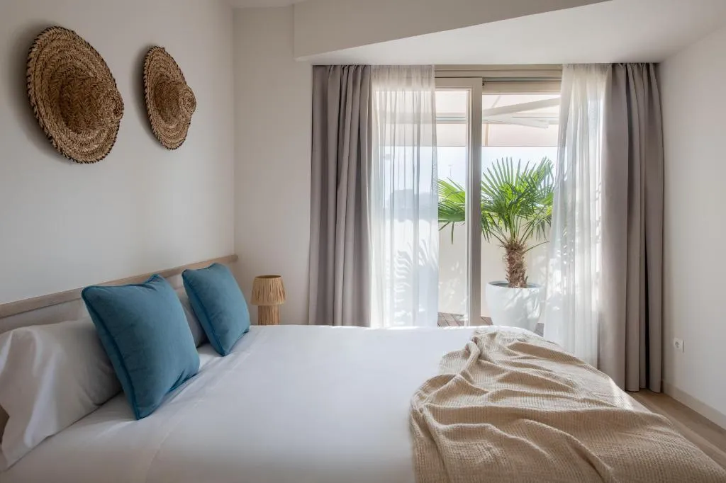 APARTMENT DELUXE TWO BEDROOM Room, Libere Malaga Plaza Del Siglo, Costa Del Sol