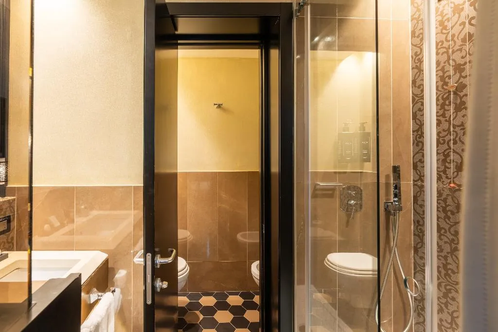 DOUBLE KING SIZE BED Room, Vignette Collection The Venice Times Hotel By IHG, Venice