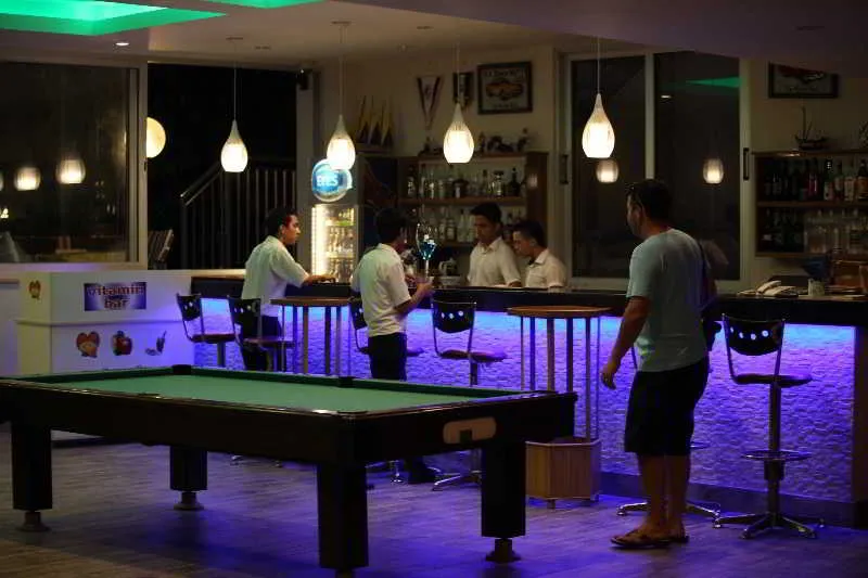 Sports and Entertainment, Malhun, Dalaman