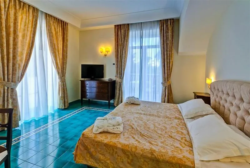 Room, Regina Palace Terme, Naples