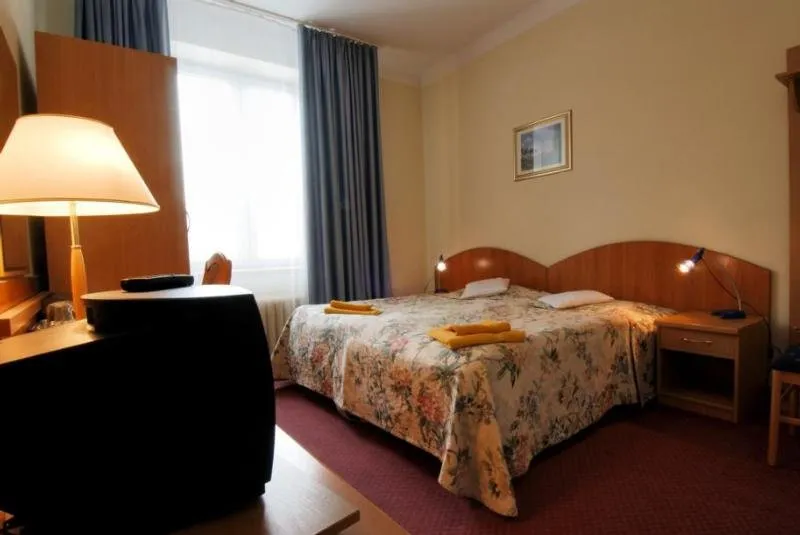 Room, Willa Carlton, Krakow