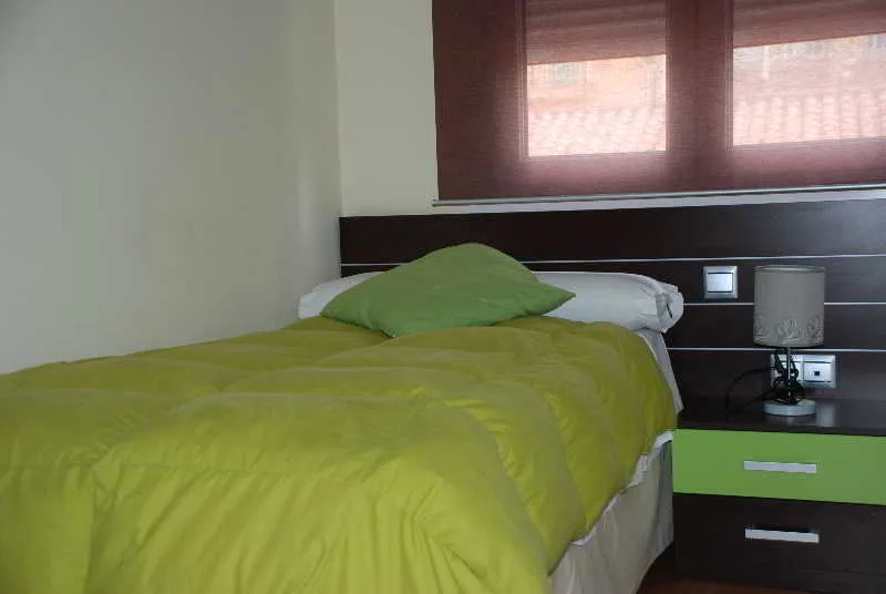Room, Soterraña, Madrid