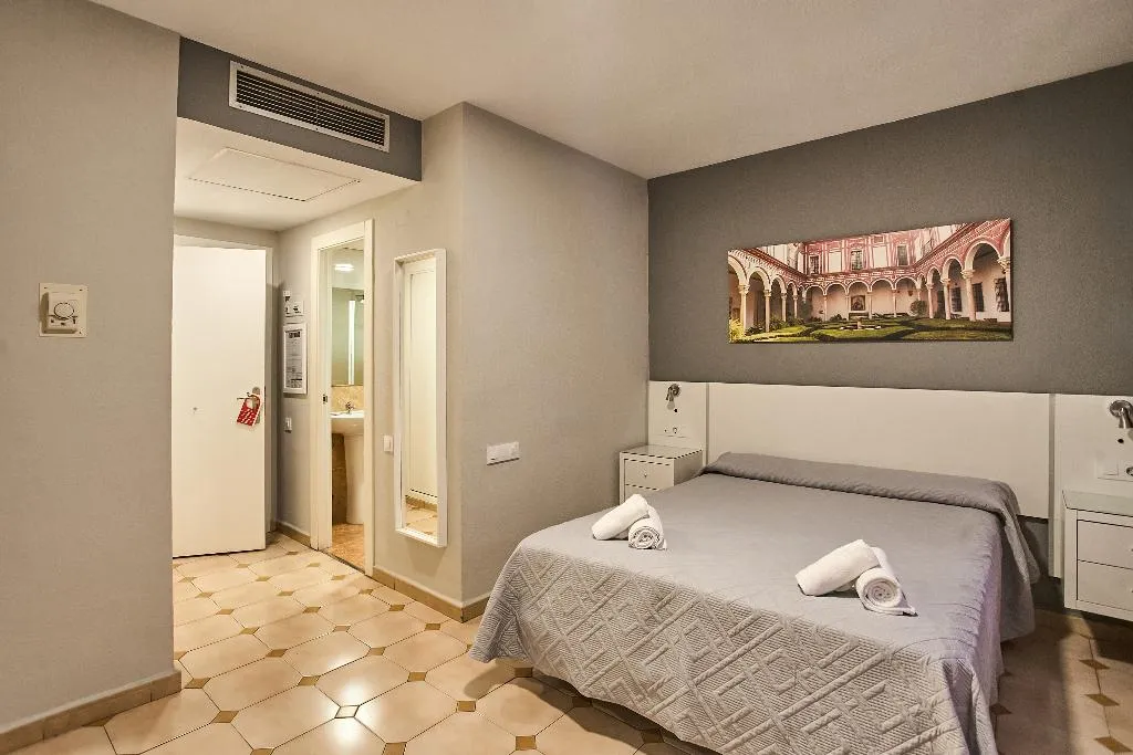 Room, Resitur, Seville