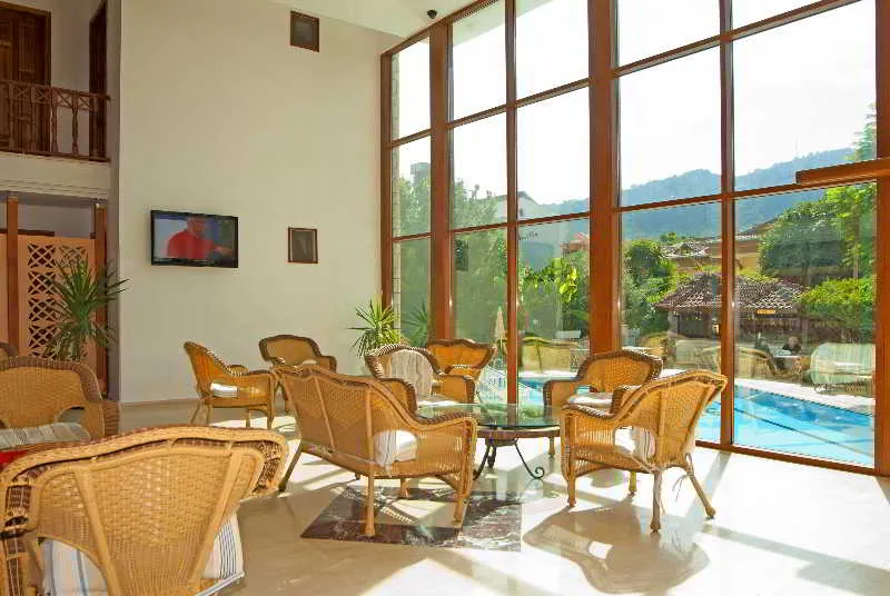 Lobby, Felice, Antalya