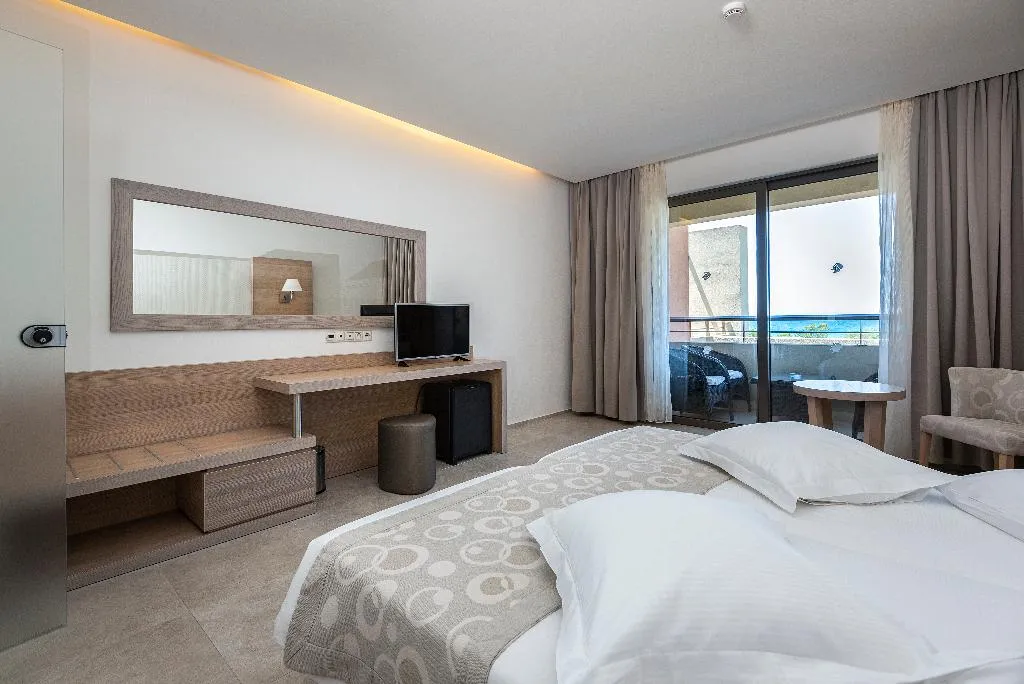 FAMILY ROOM SEA FRONT Room, Astir Odysseus Kos Resort & Spa, Kos