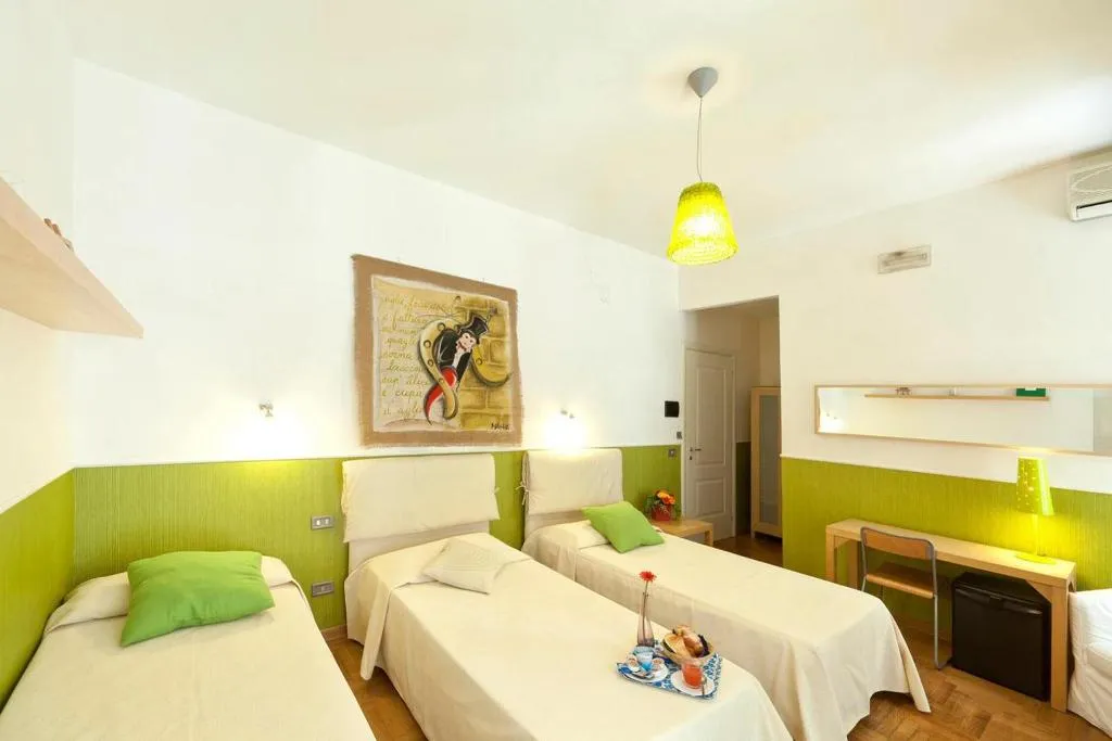 TRIPLE STANDARD Room, Cappella Vecchia 11, Naples