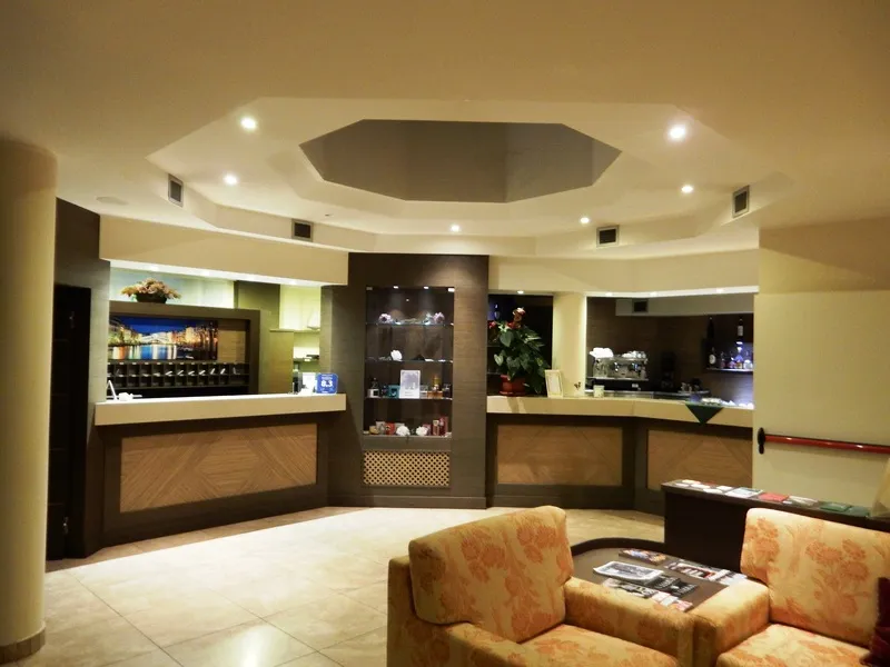 Lobby, Raya Hotel Motel, Milan