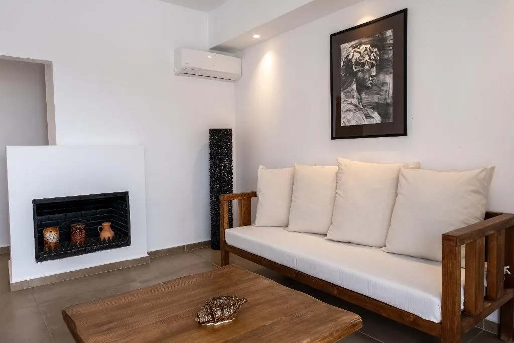 APARTMENT THREE BEDROOMS WITH PRIVATE POOL Room, Mika Villas & Suites, Crete