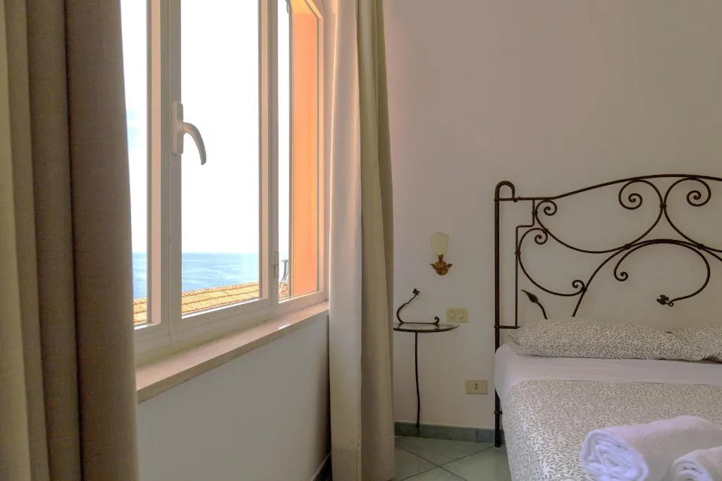 DOUBLE SEA VIEW Room, Hotiday Positano Sea View, Naples