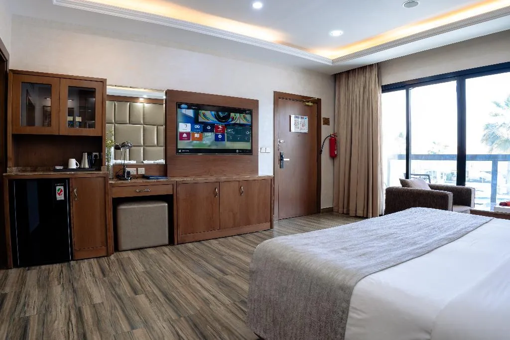 DOUBLE DELUXE POOL VIEW Room, Palma Beach Resort & Spa, Dubai