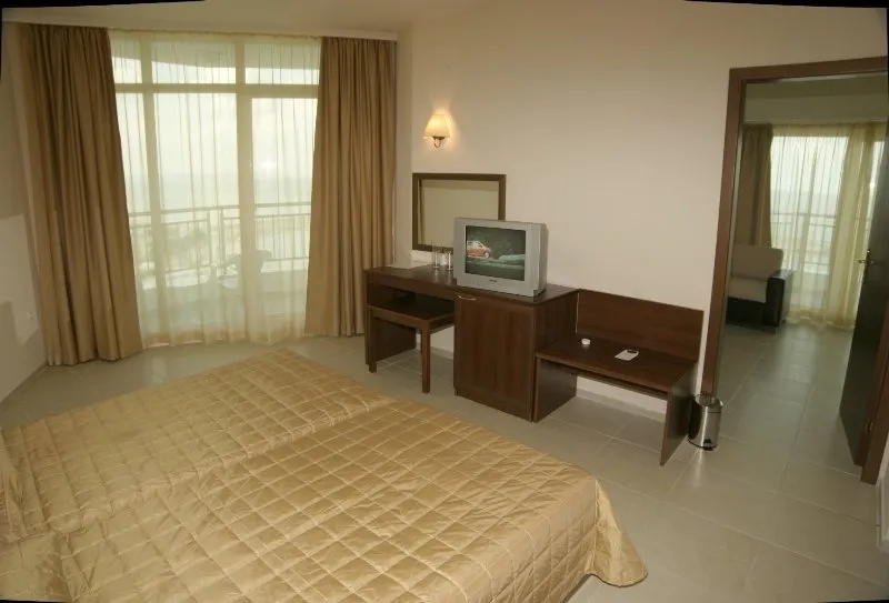 Room, Glarus, Varna