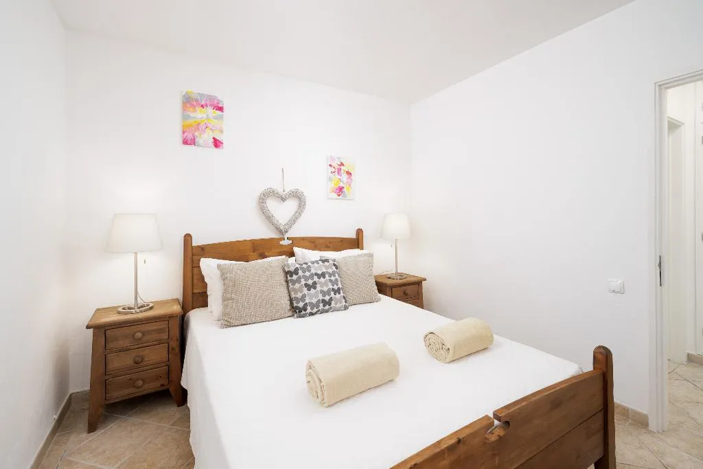 TOWNHOME THREE BEDROOMS TWO BATHROOMS Room, Vale Do Lobo Resort, Algarve