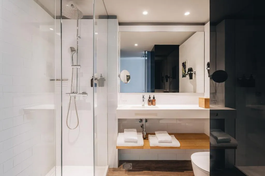 DOUBLE ECONOMY Room, Uma House by Yurbban Trafalgar, Barcelona