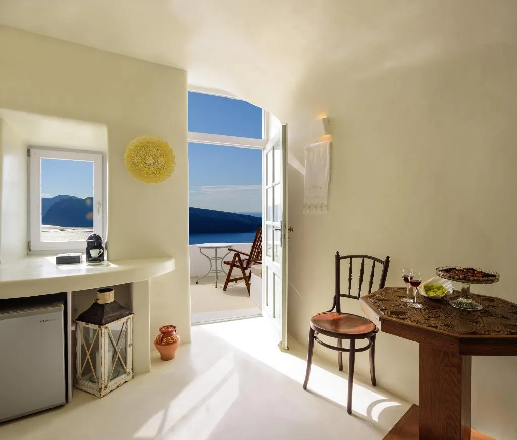 JUNIOR SUITE STANDARD Room, Fanari Villas, Santorini
