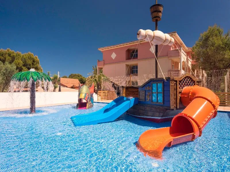 Sports and Entertainment, Green Garden, Majorca