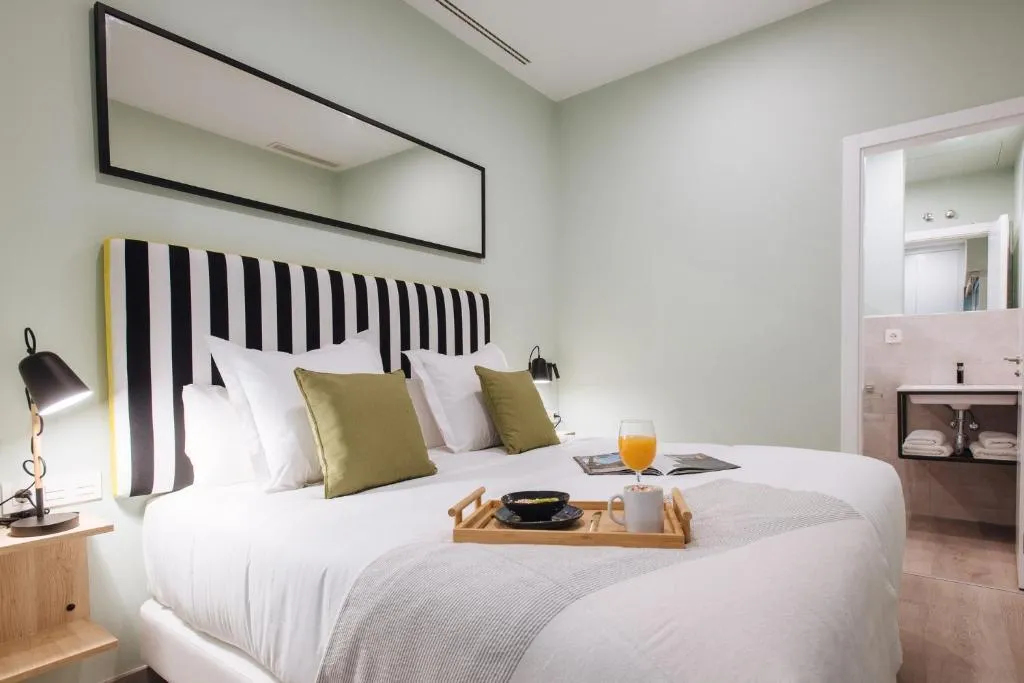APARTMENT CAPACITY 5 TWO BEDROOMS Room, Sercotel Sevilla Guadalquivir Suites, Seville