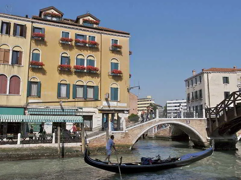 General view, Arlecchino, Venice