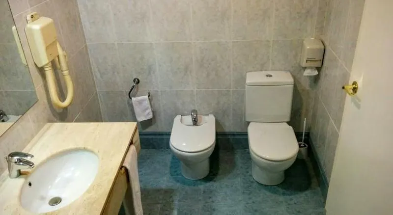 Room, Bartos, Valencia