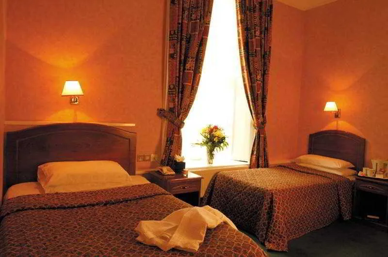 Room, Commodore, Cork