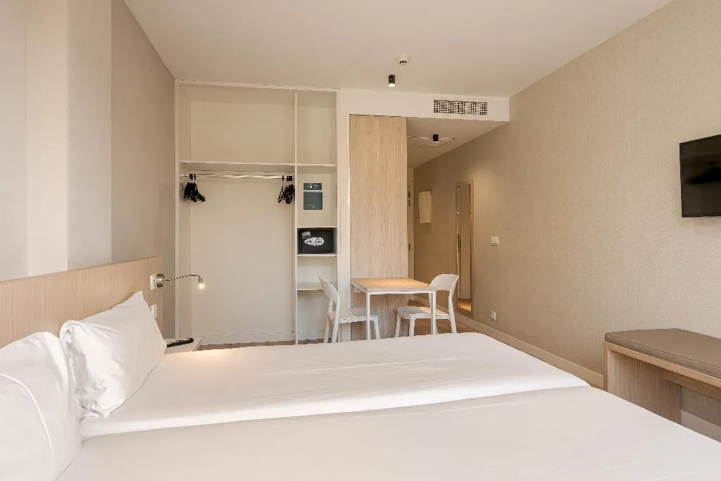 TWIN STANDARD Room, B&B Hotel Barcelona Sant Cugat, Barcelona