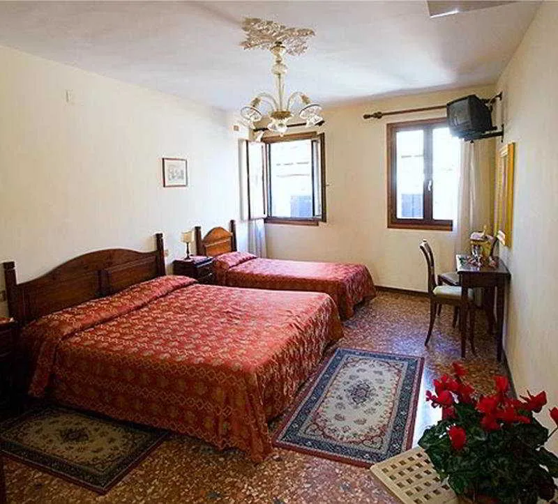 Room, Tivoli, Venice