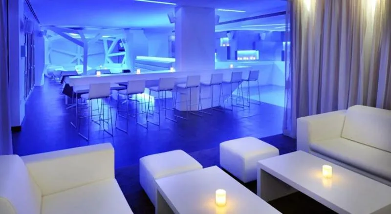 Bar, Hues Boutique, Dubai