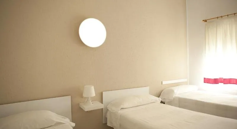 TRIPLE STANDARD Room, Malvarrosa Beach Rooms, Valencia