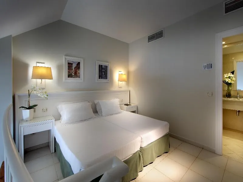 FAMILY ROOM STANDARD Room, Exe Gran Hotel Solúcar, Seville
